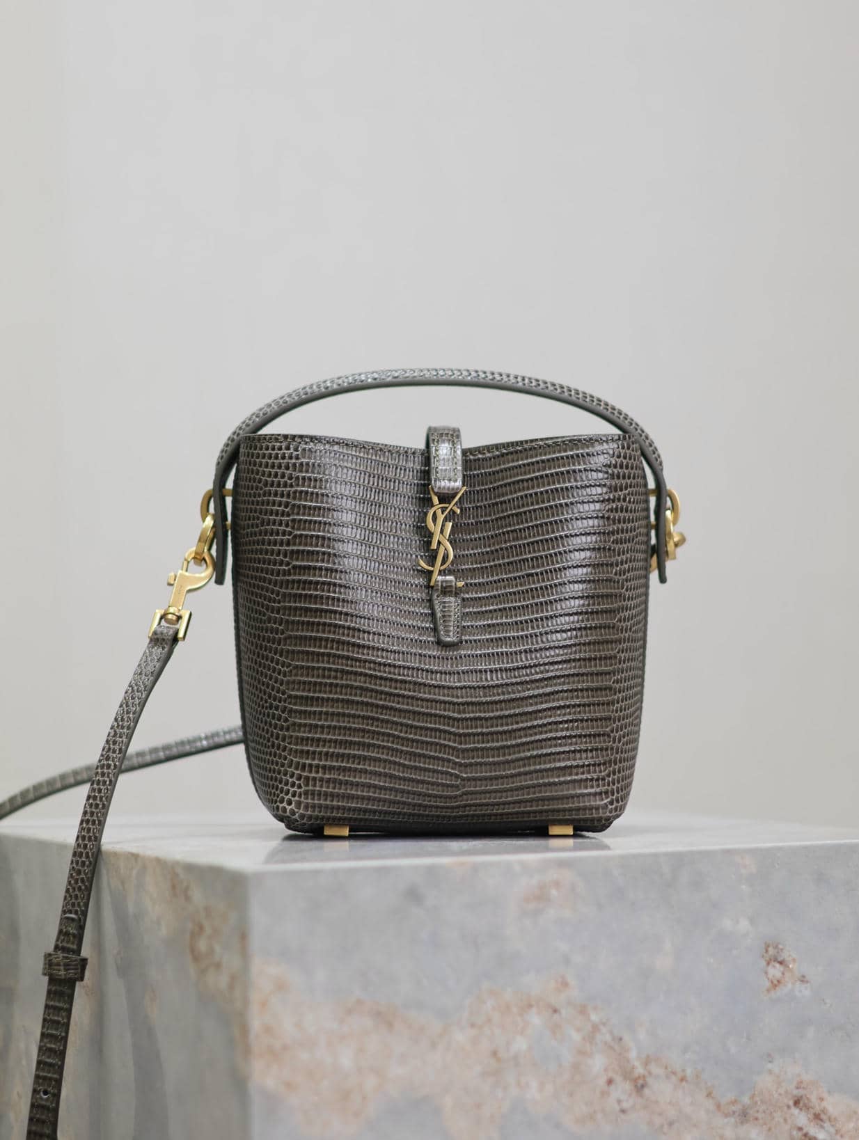 1 Bucket Bag-31